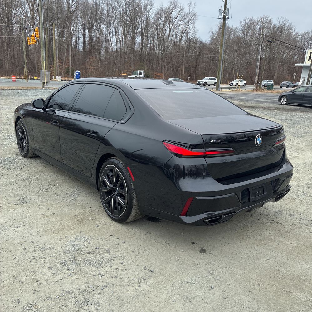 2025 BMW 7-Series - Image 8