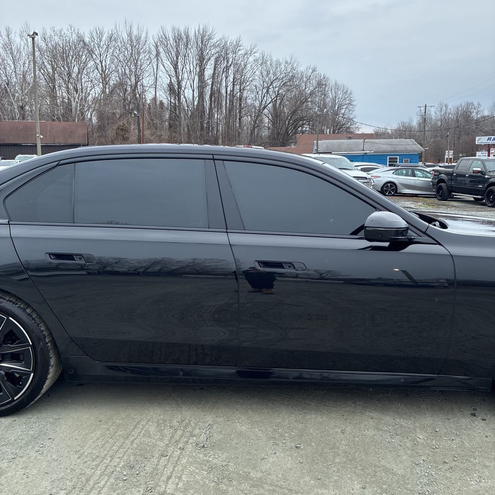2025 BMW 7-Series - Image 9