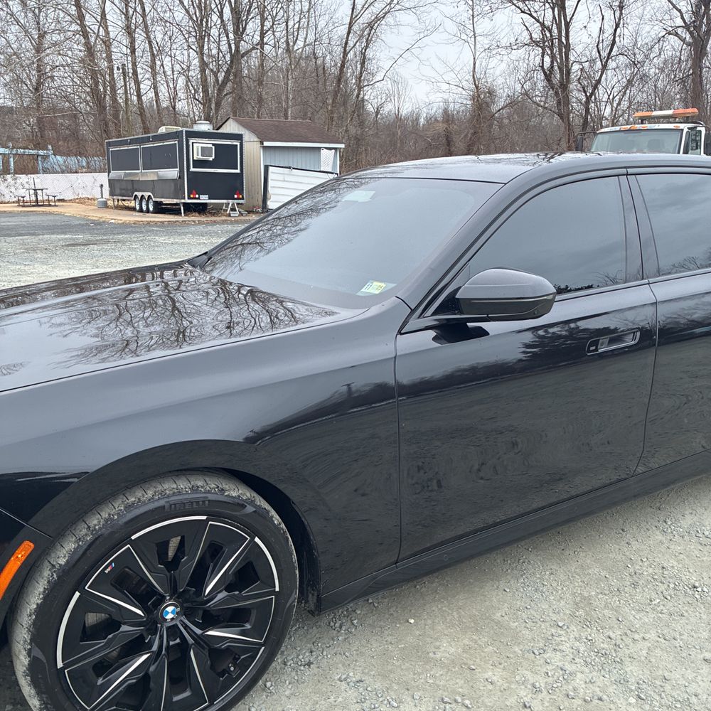 2025 BMW 7-Series - Image 11