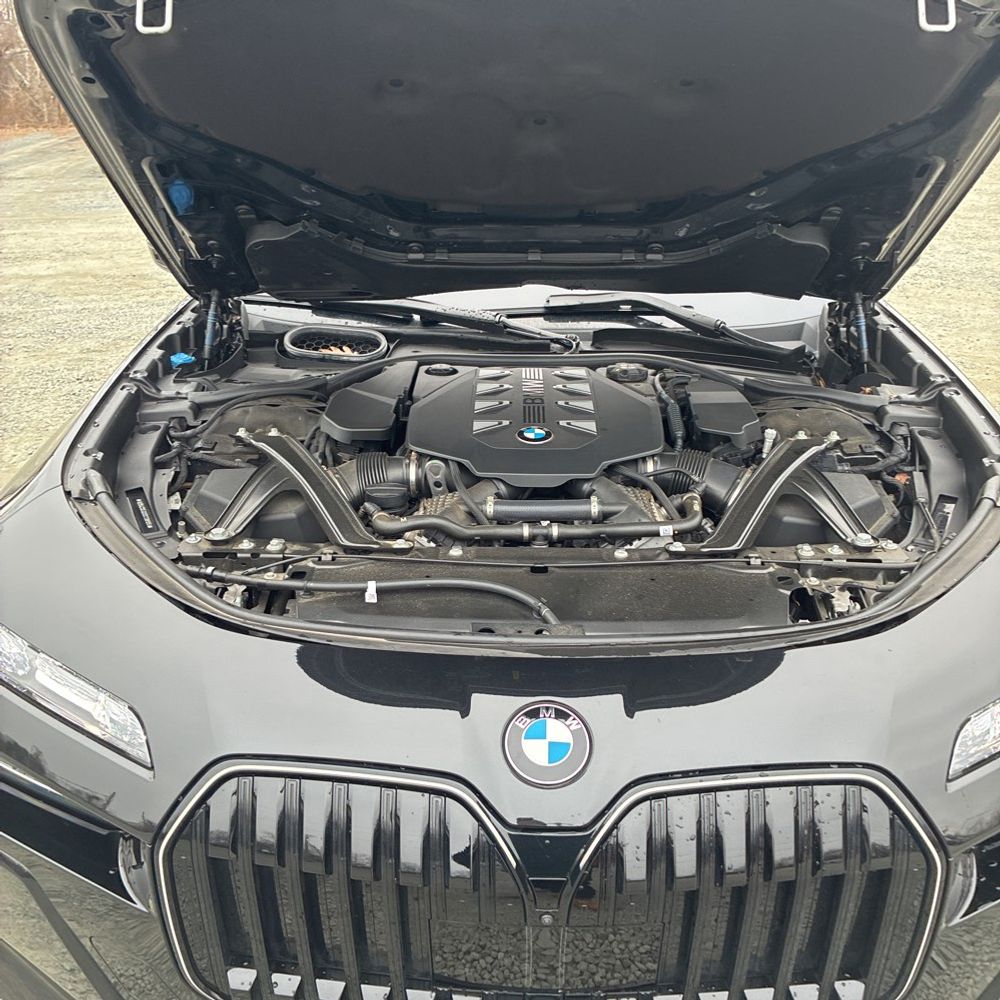 2025 BMW 7-Series - Image 38