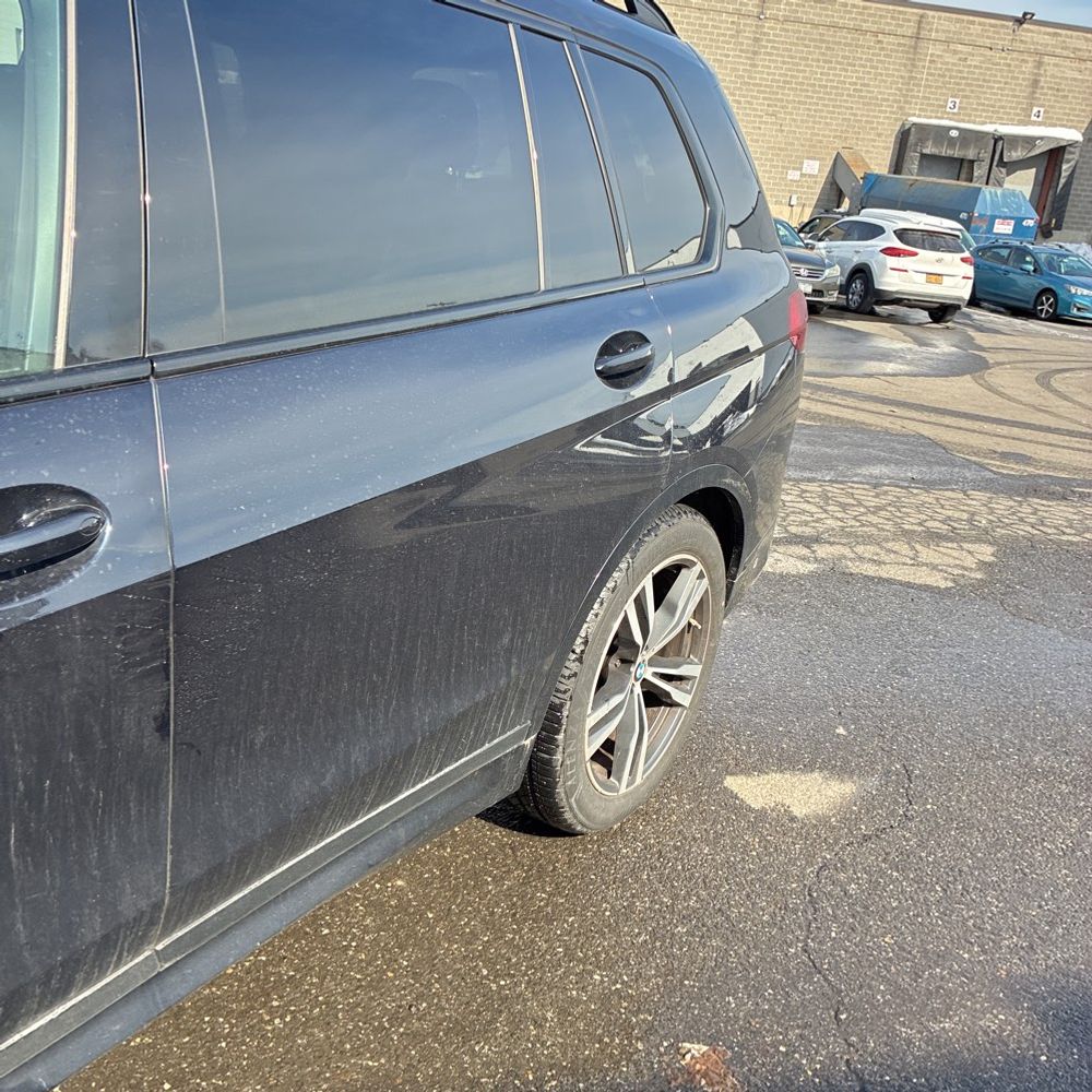 2021 BMW X7 - Image 17