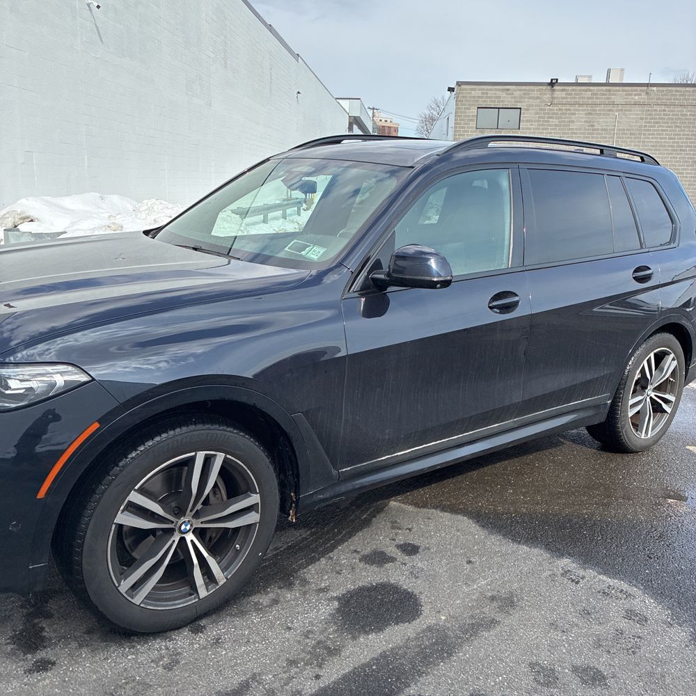 2021 BMW X7 - Image 30