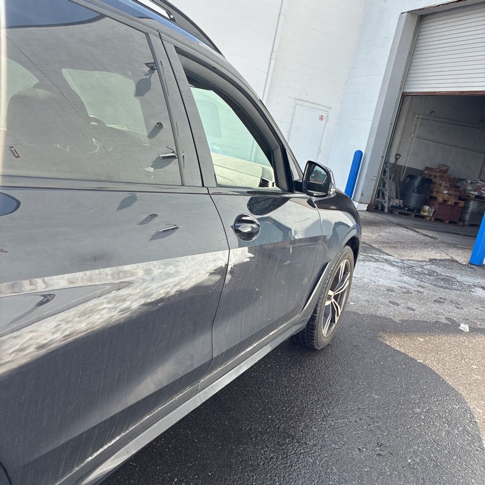 2021 BMW X7 - Image 32