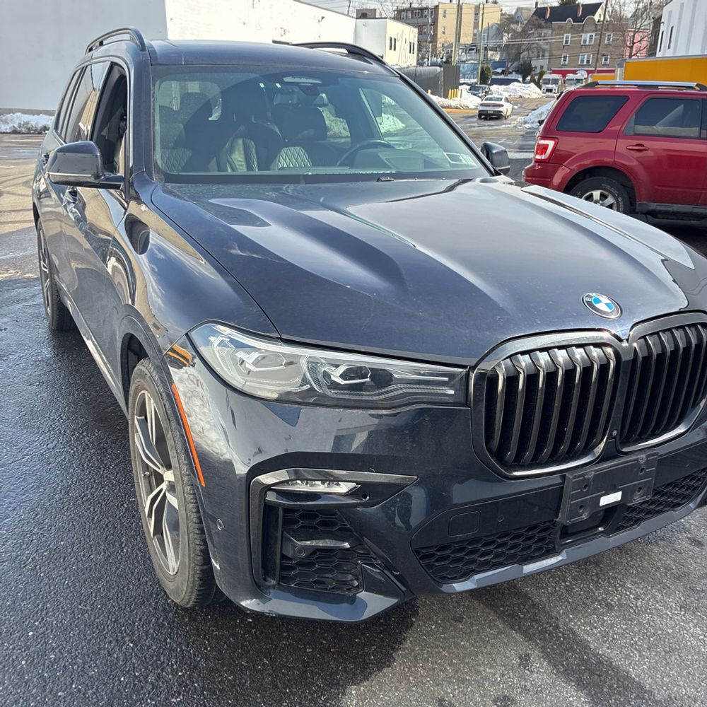 2021 BMW X7 - Image 40