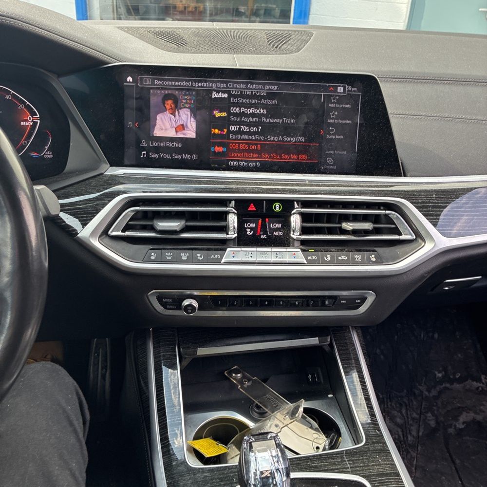 2021 BMW X7 - Image 60