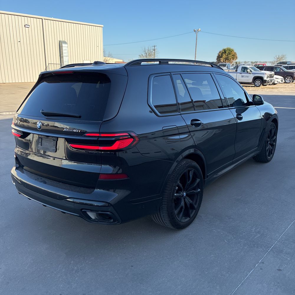 2024 BMW X7 - Image 7