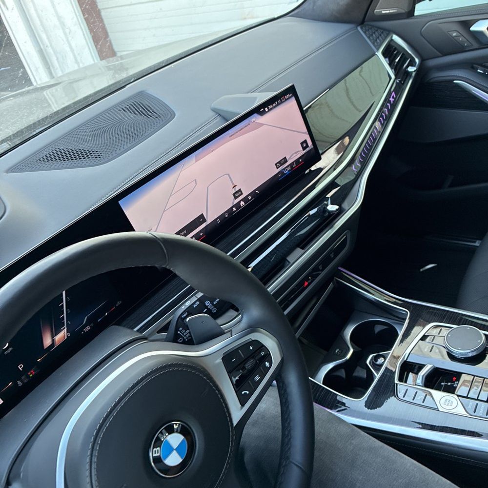 2024 BMW X7 - Image 9