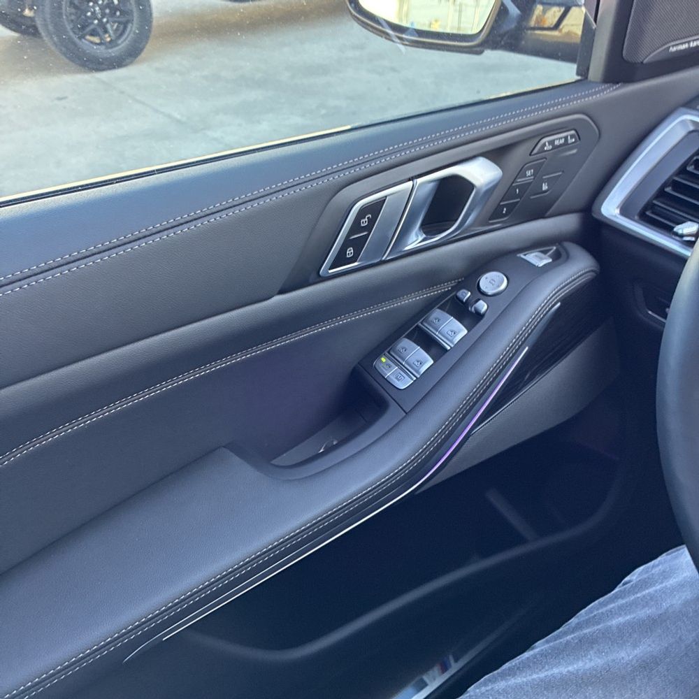 2024 BMW X7 - Image 19