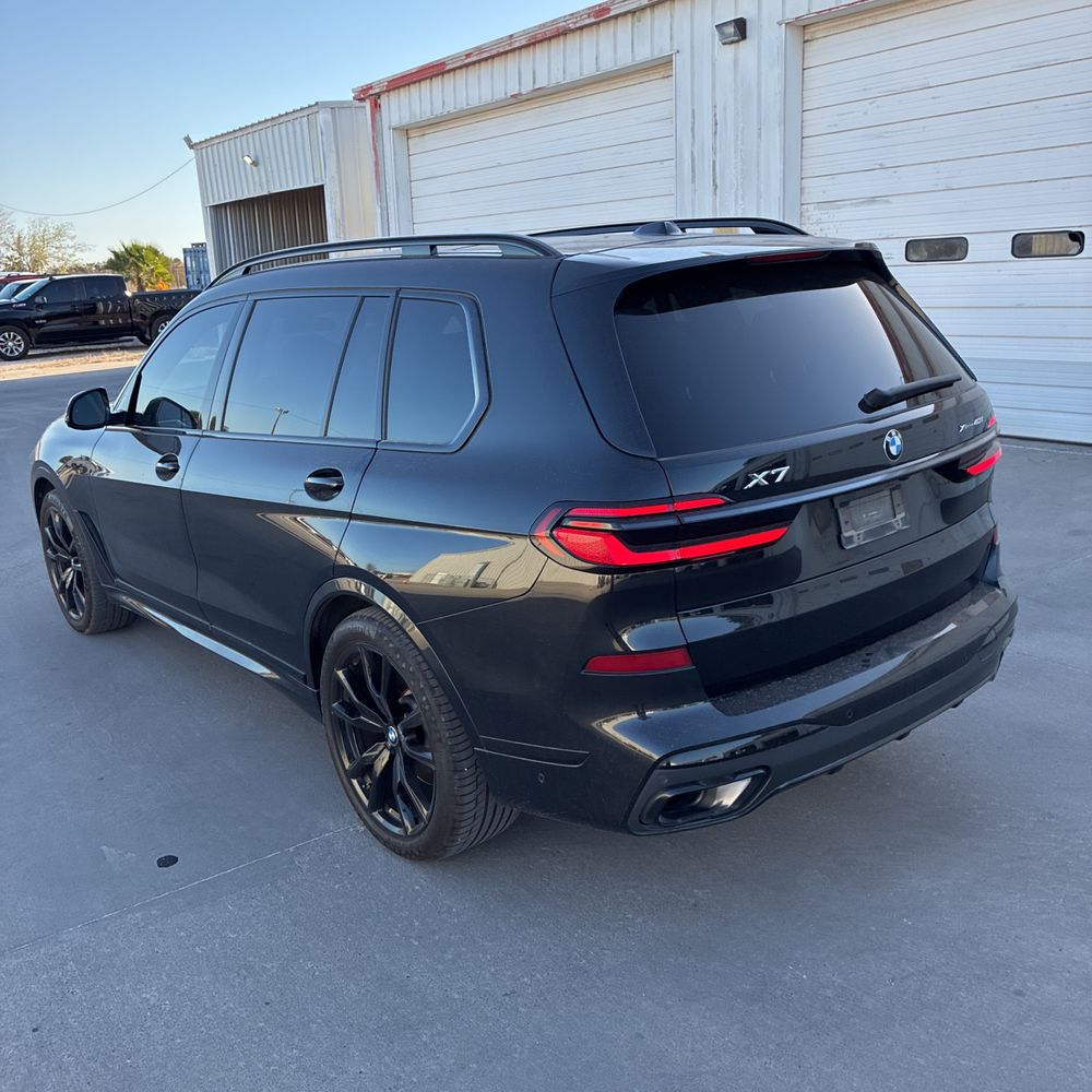 2024 BMW X7 - Image 21