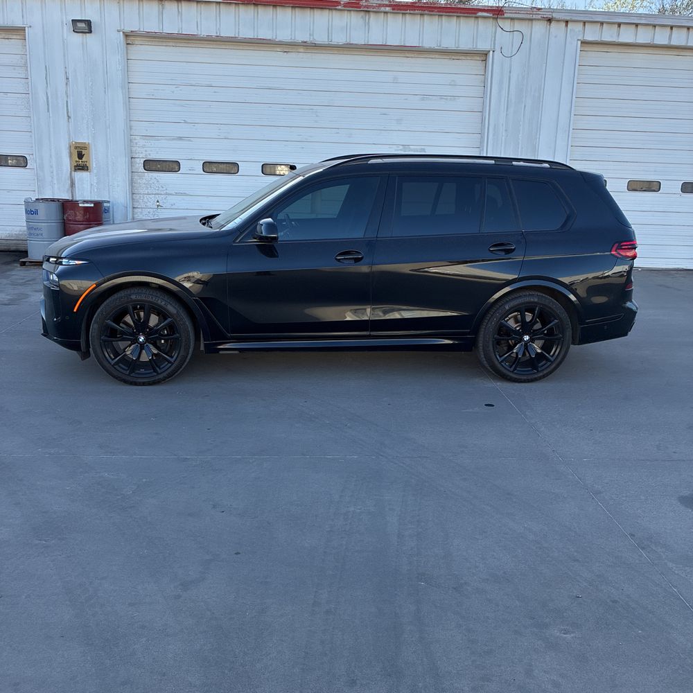 2024 BMW X7 - Image 27