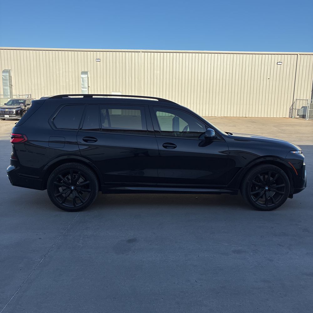 2024 BMW X7 - Image 32