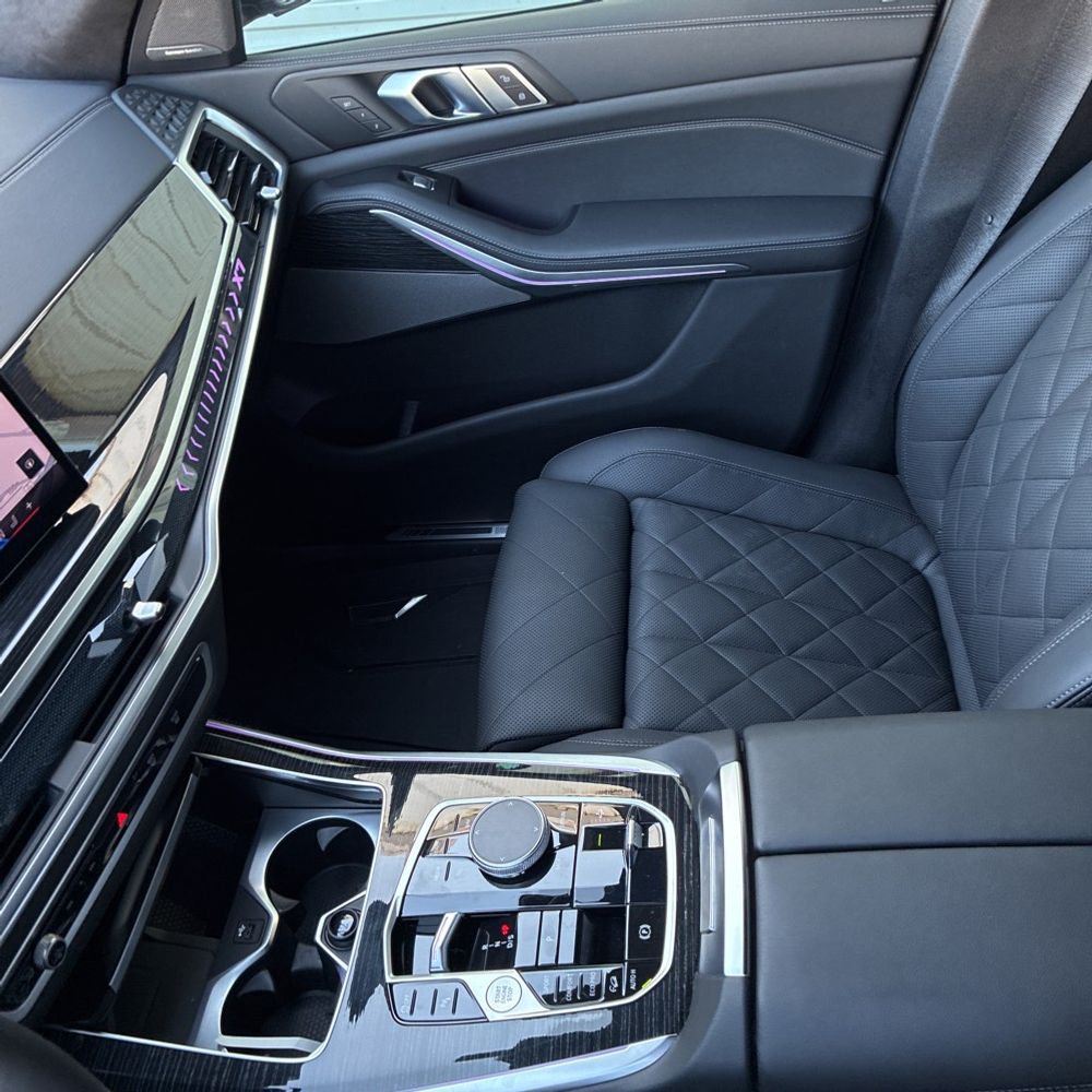 2024 BMW X7 - Image 41