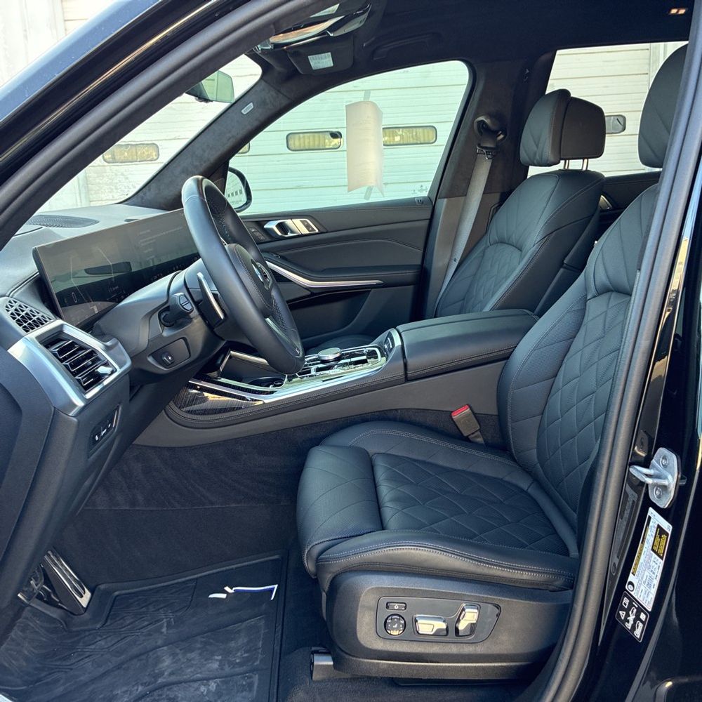2024 BMW X7 - Image 44