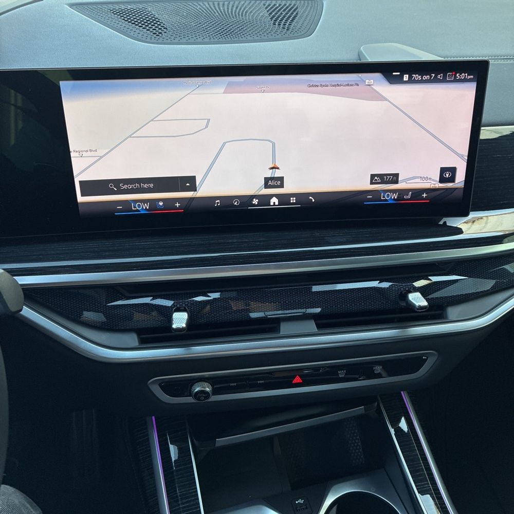 2024 BMW X7 - Image 65