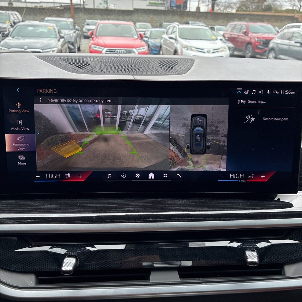 2025 BMW X7 - Image 2