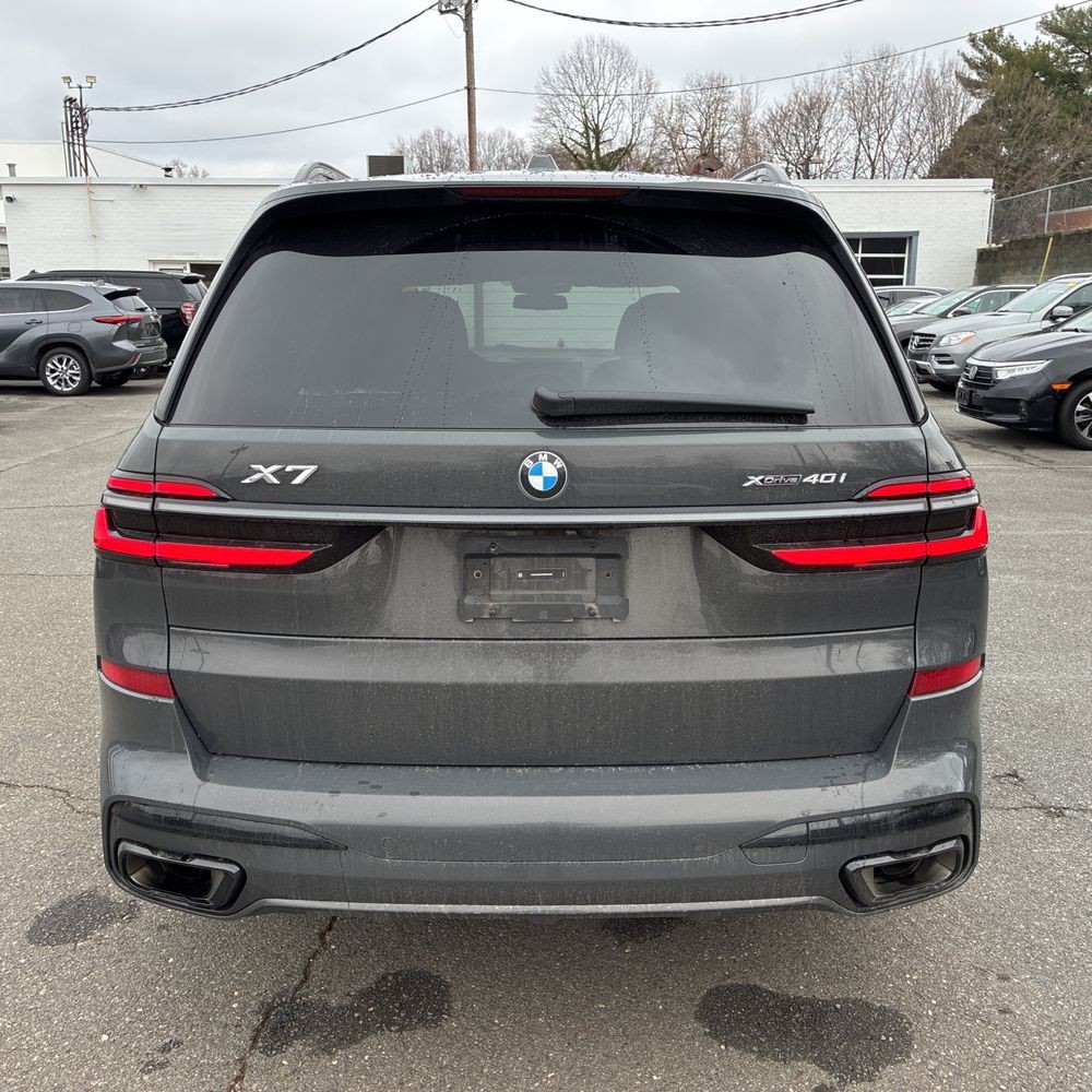 2025 BMW X7 - Image 4