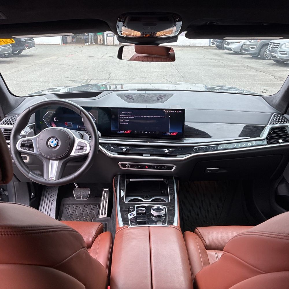 2025 BMW X7 - Image 10