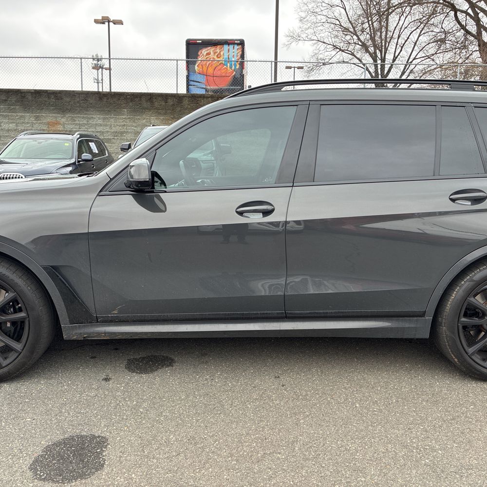 2025 BMW X7 - Image 14