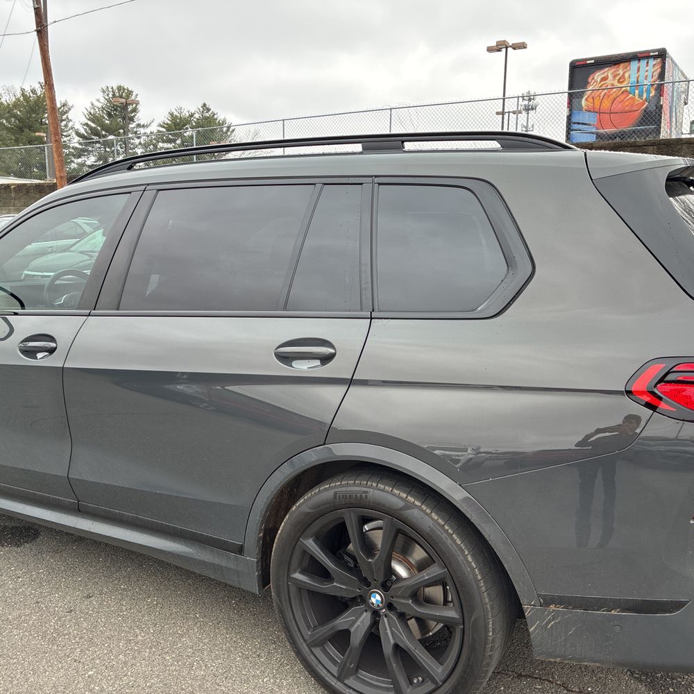 2025 BMW X7 - Image 16