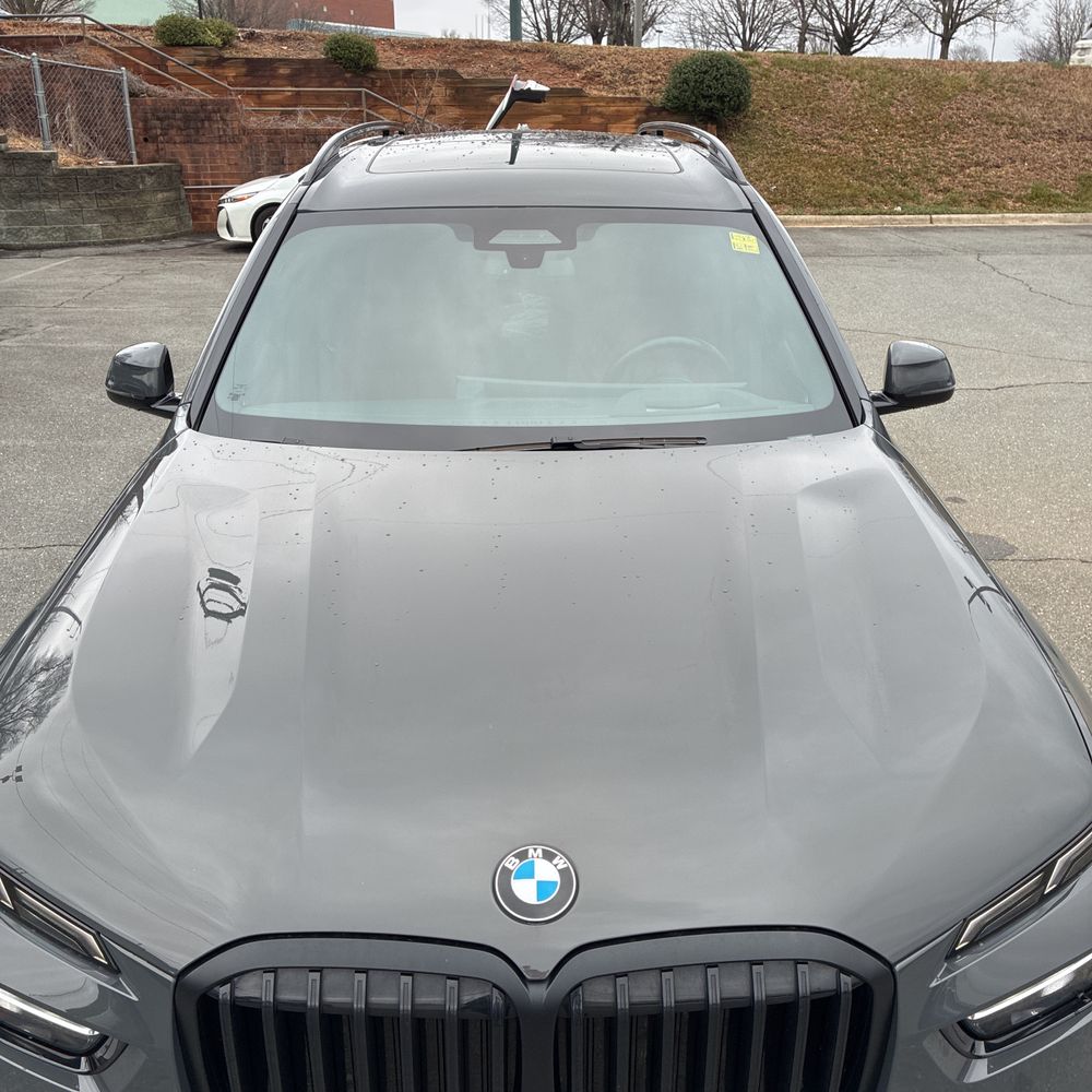 2025 BMW X7 - Image 18