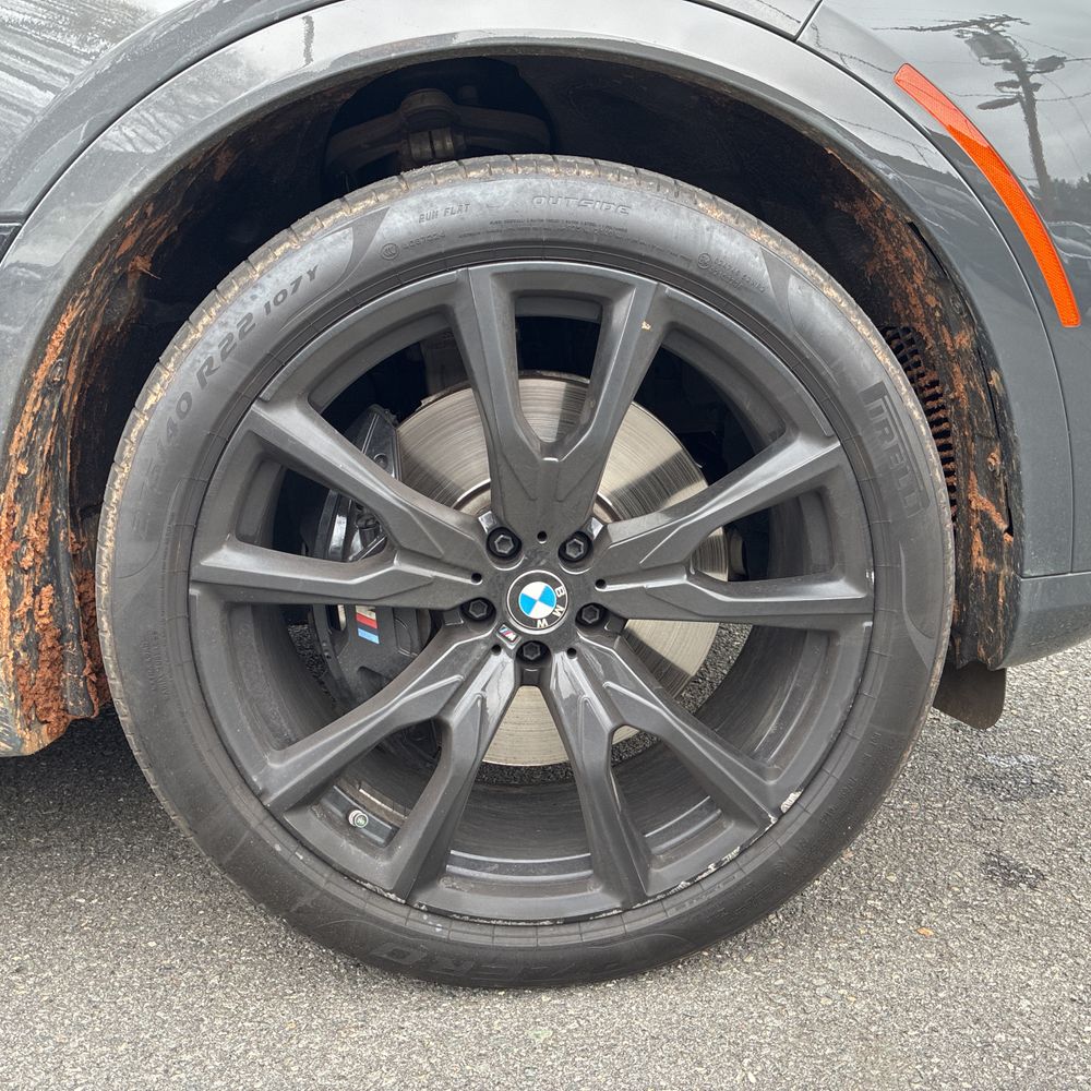 2025 BMW X7 - Image 23