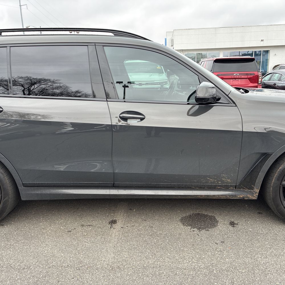2025 BMW X7 - Image 29