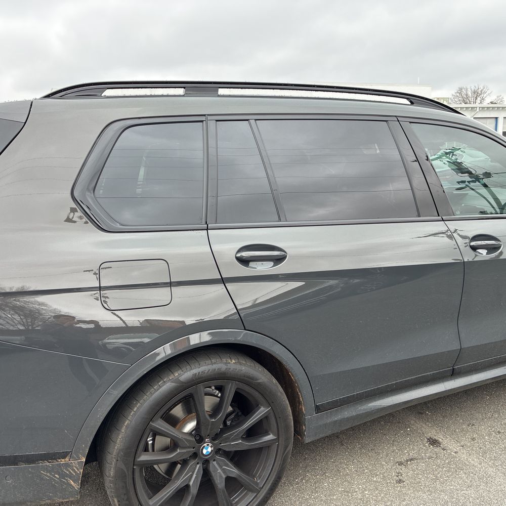 2025 BMW X7 - Image 30