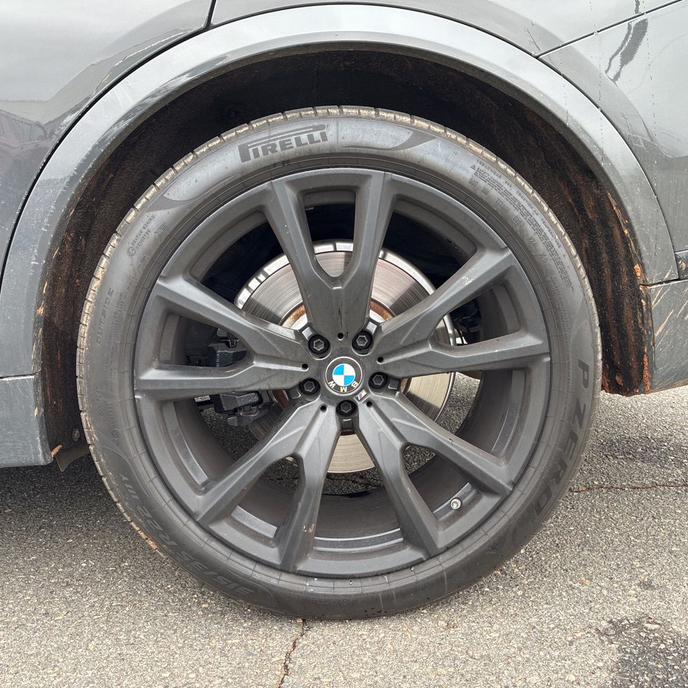 2025 BMW X7 - Image 38