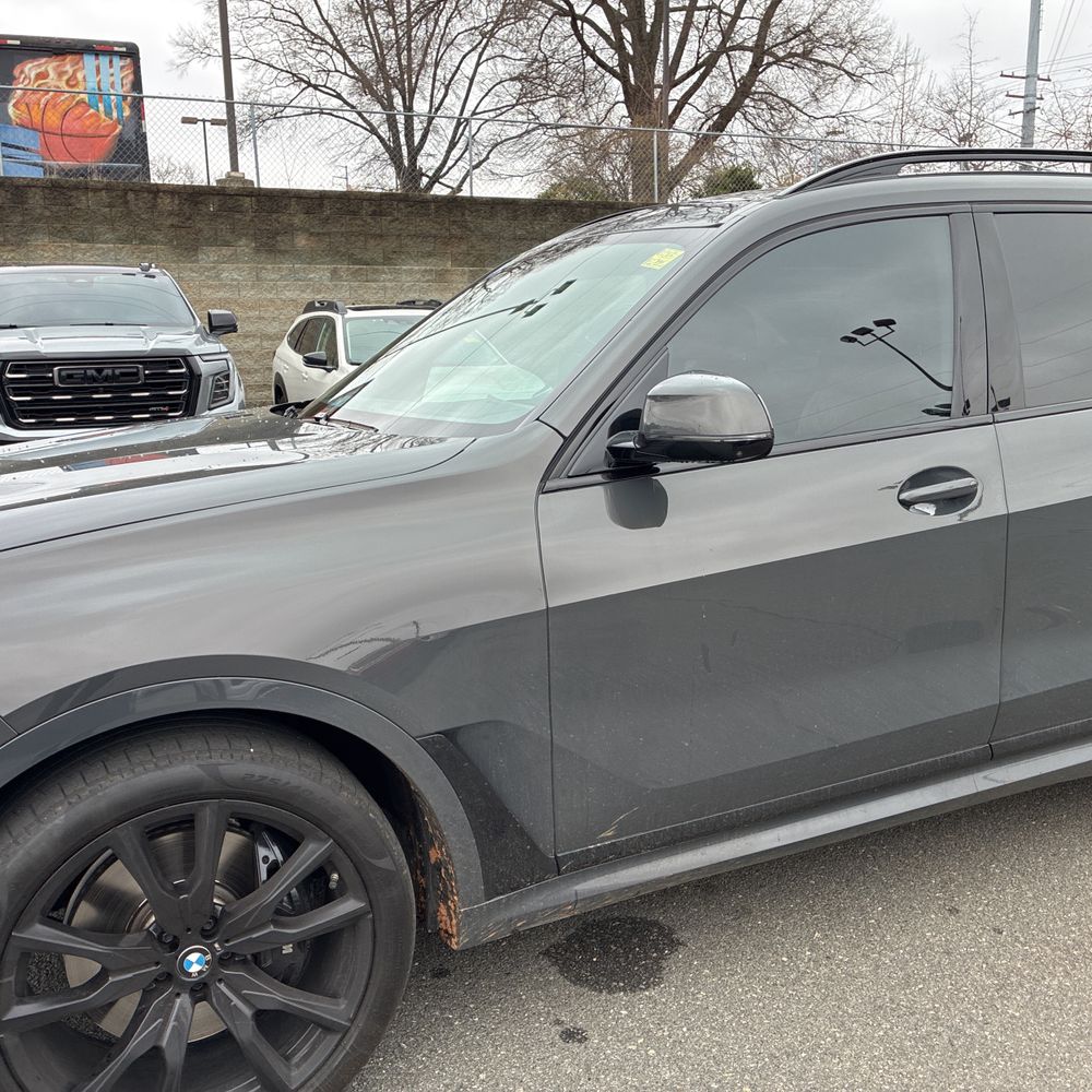 2025 BMW X7 - Image 39