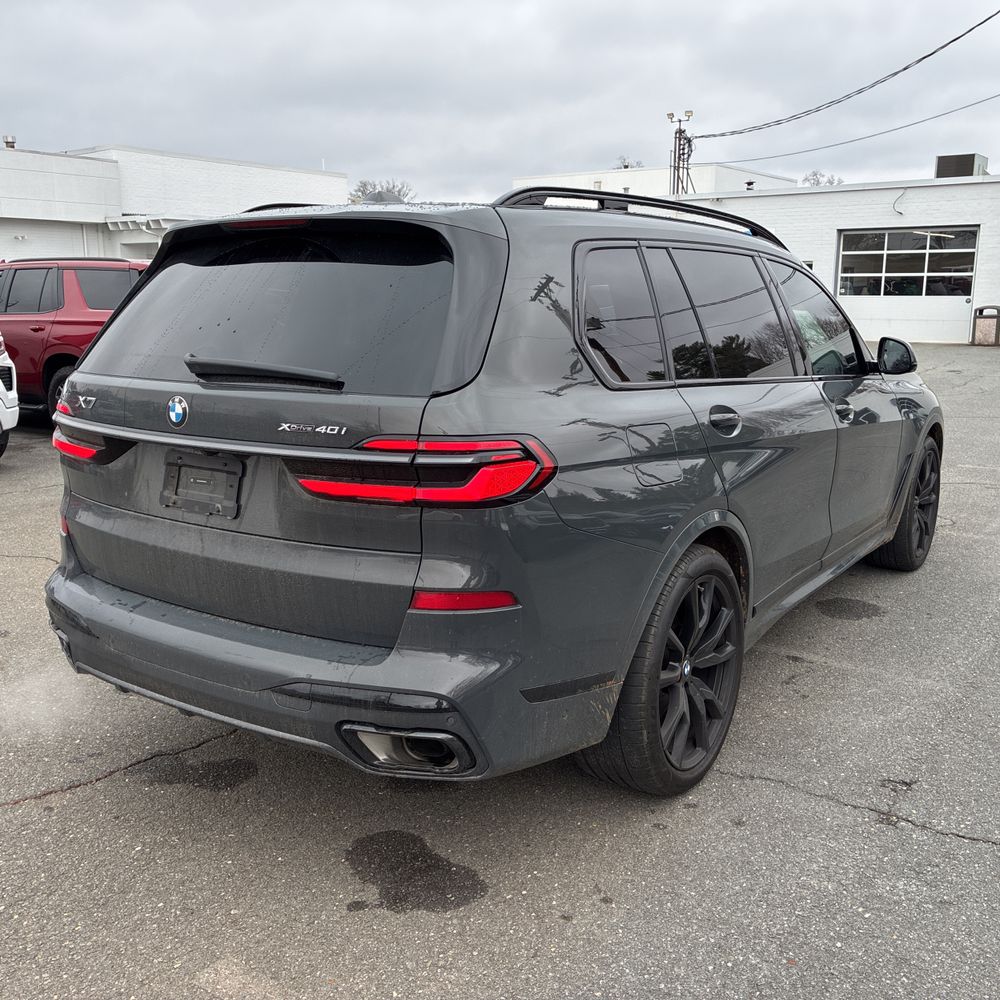 2025 BMW X7 - Image 40