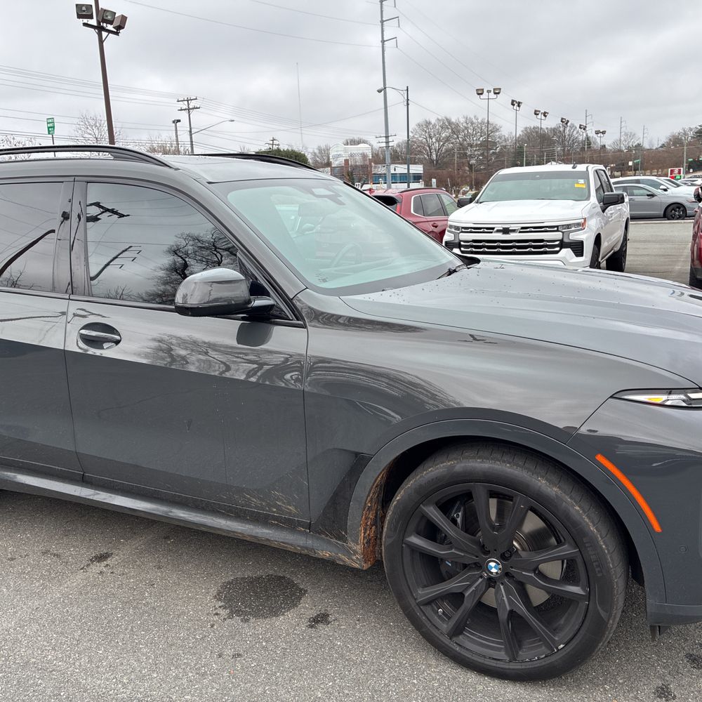 2025 BMW X7 - Image 42