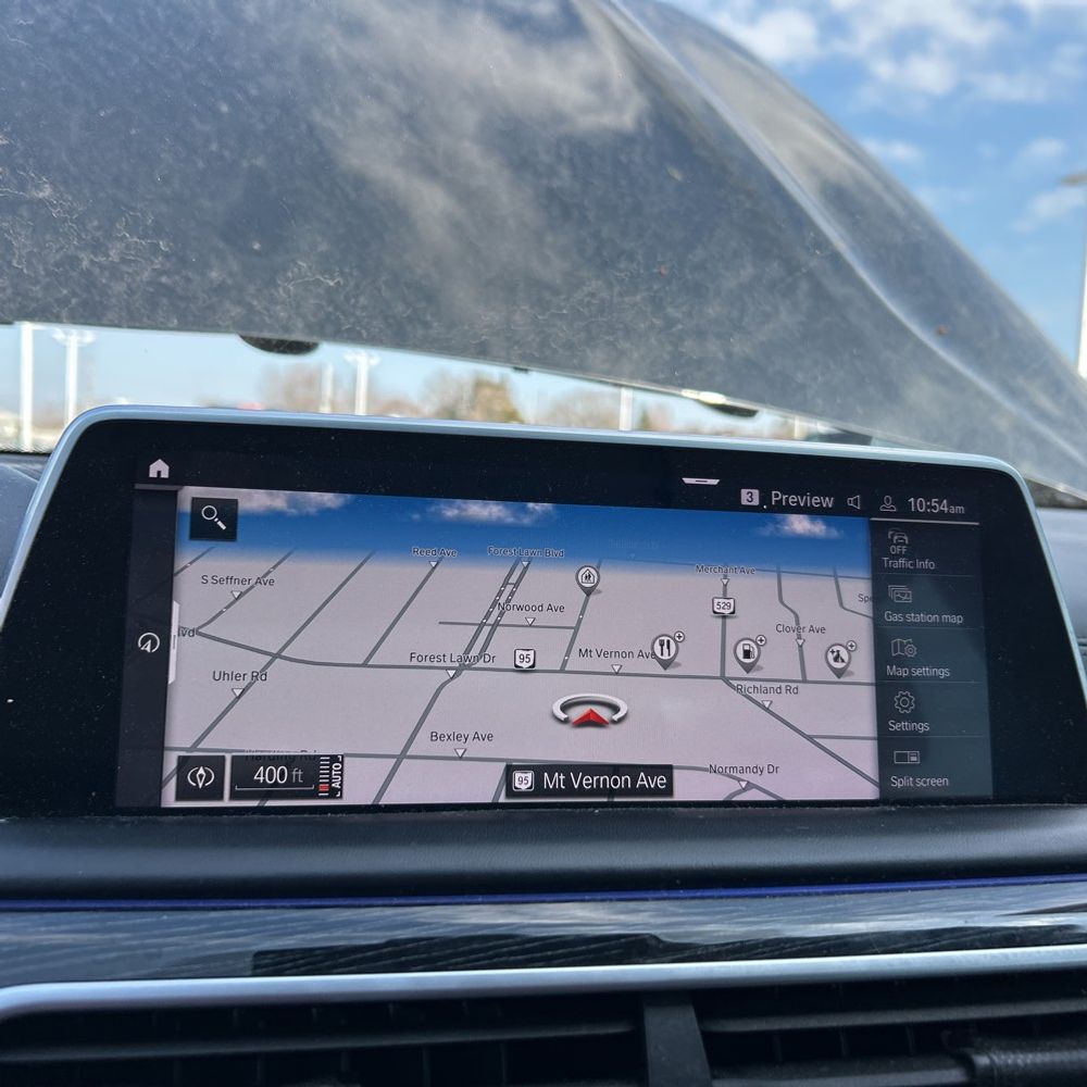 2021 BMW 750i - Image 7