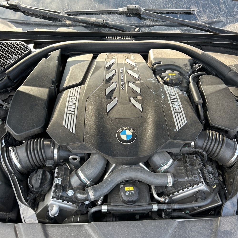2021 BMW 750i - Image 26