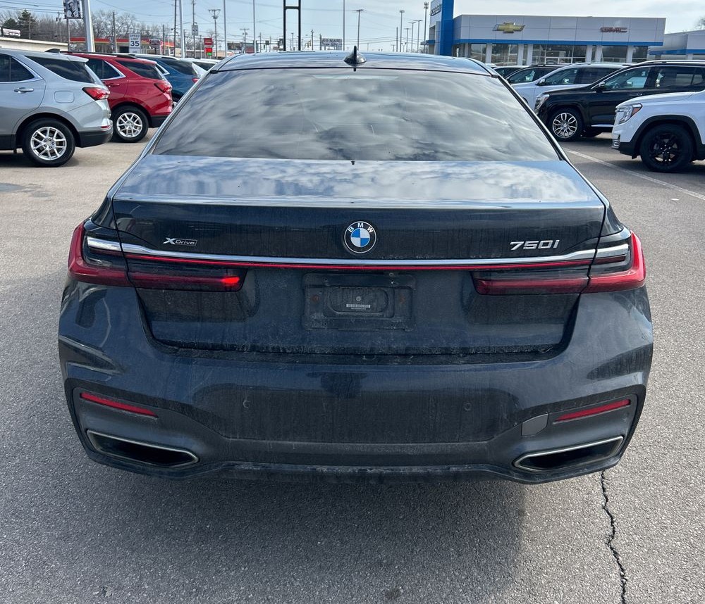 2021 BMW 750i - Image 29