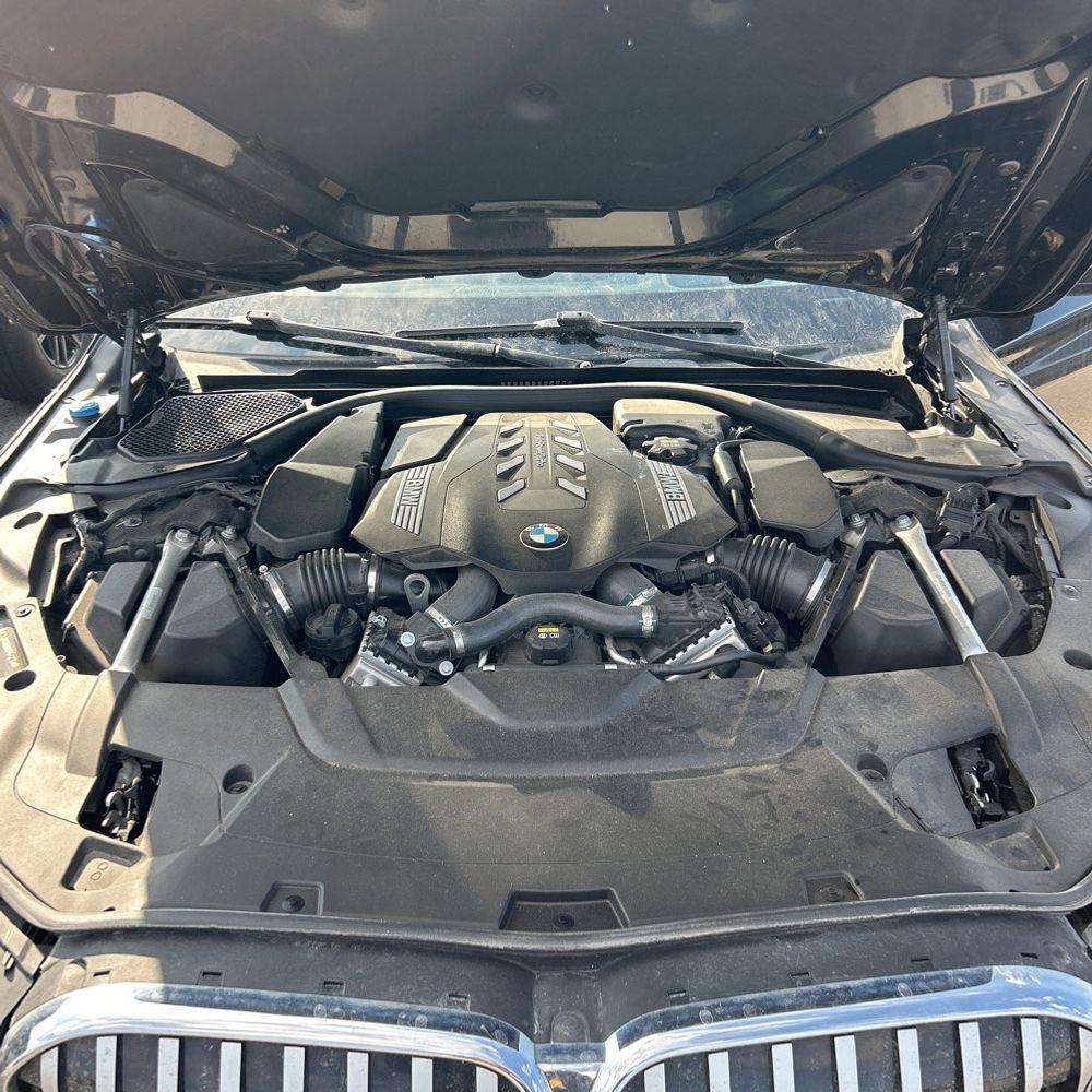 2021 BMW 750i - Image 36
