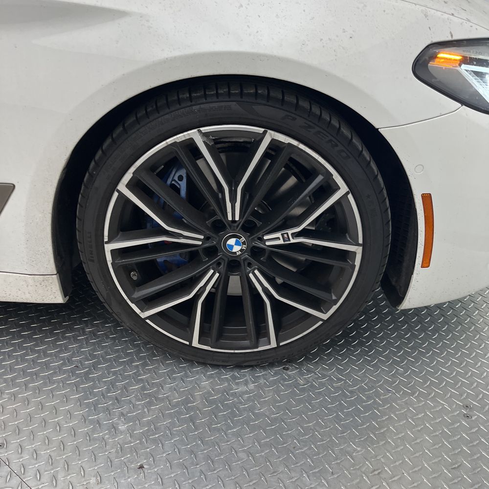 2023 BMW M550 - Image 14