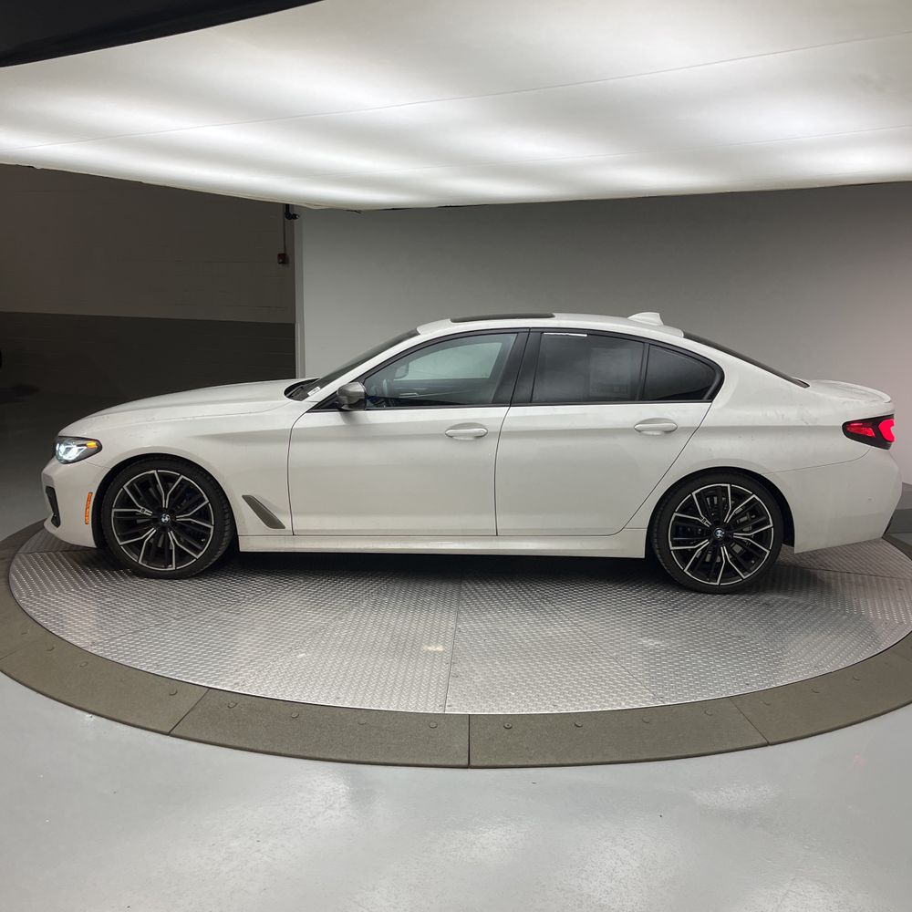 2023 BMW M550 - Image 16