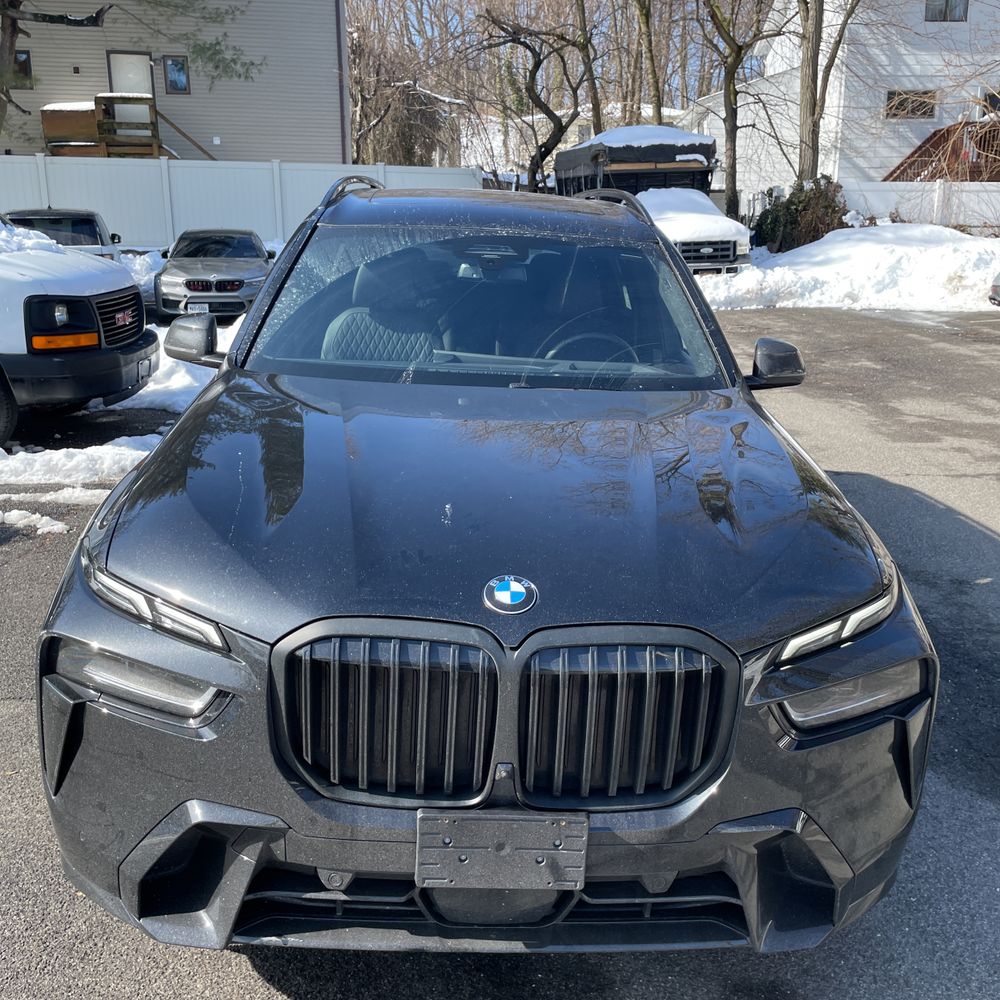 2023 BMW X7 - Image 3