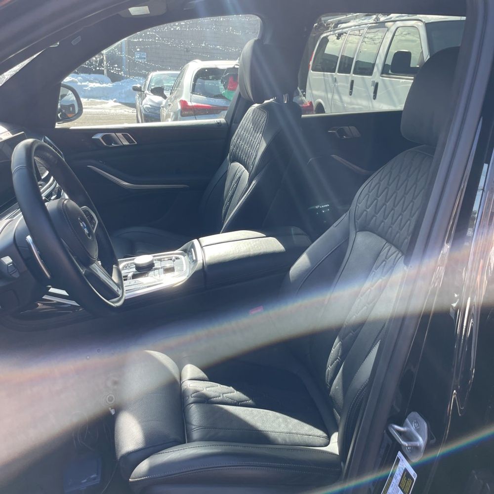 2023 BMW X7 - Image 7