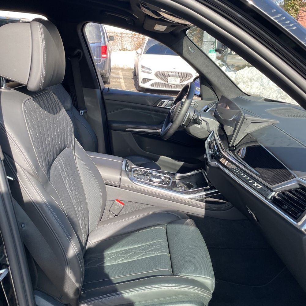 2023 BMW X7 - Image 10