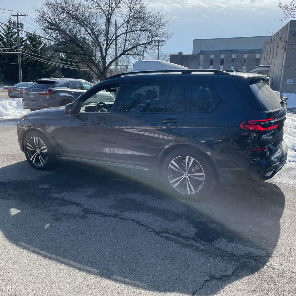2023 BMW X7 - Image 24