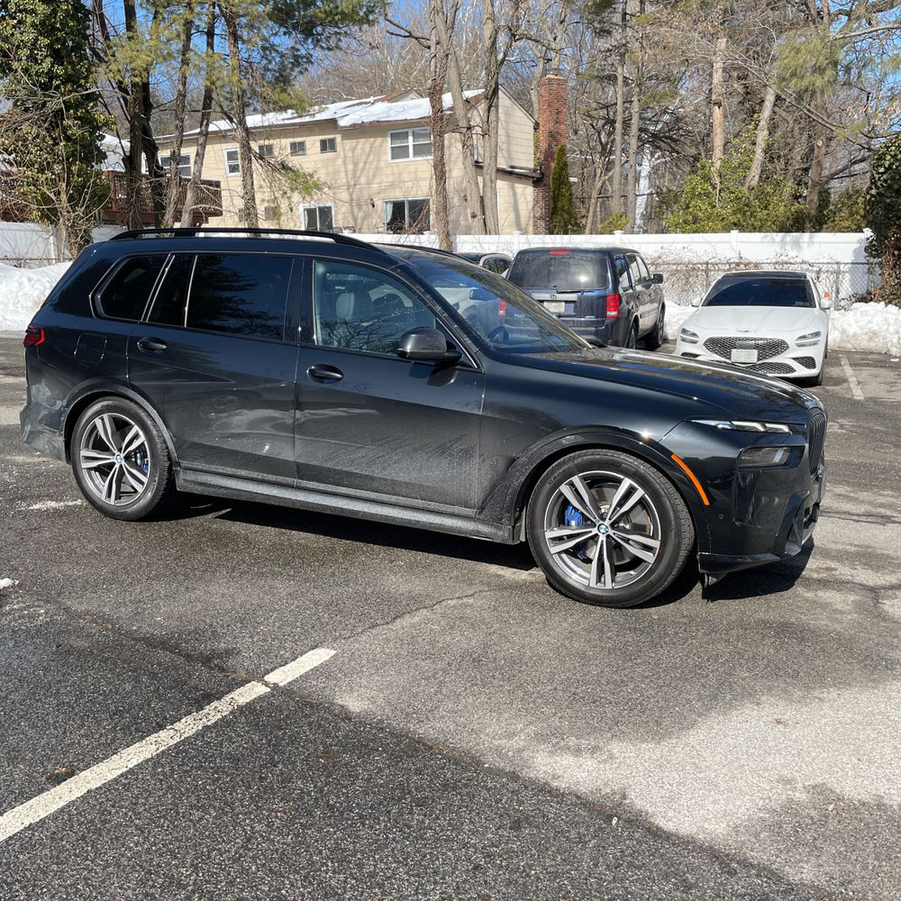 2023 BMW X7 - Image 25