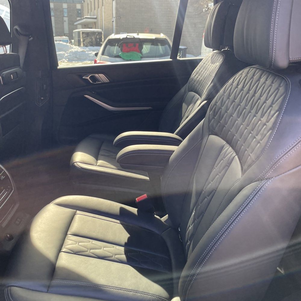 2023 BMW X7 - Image 45