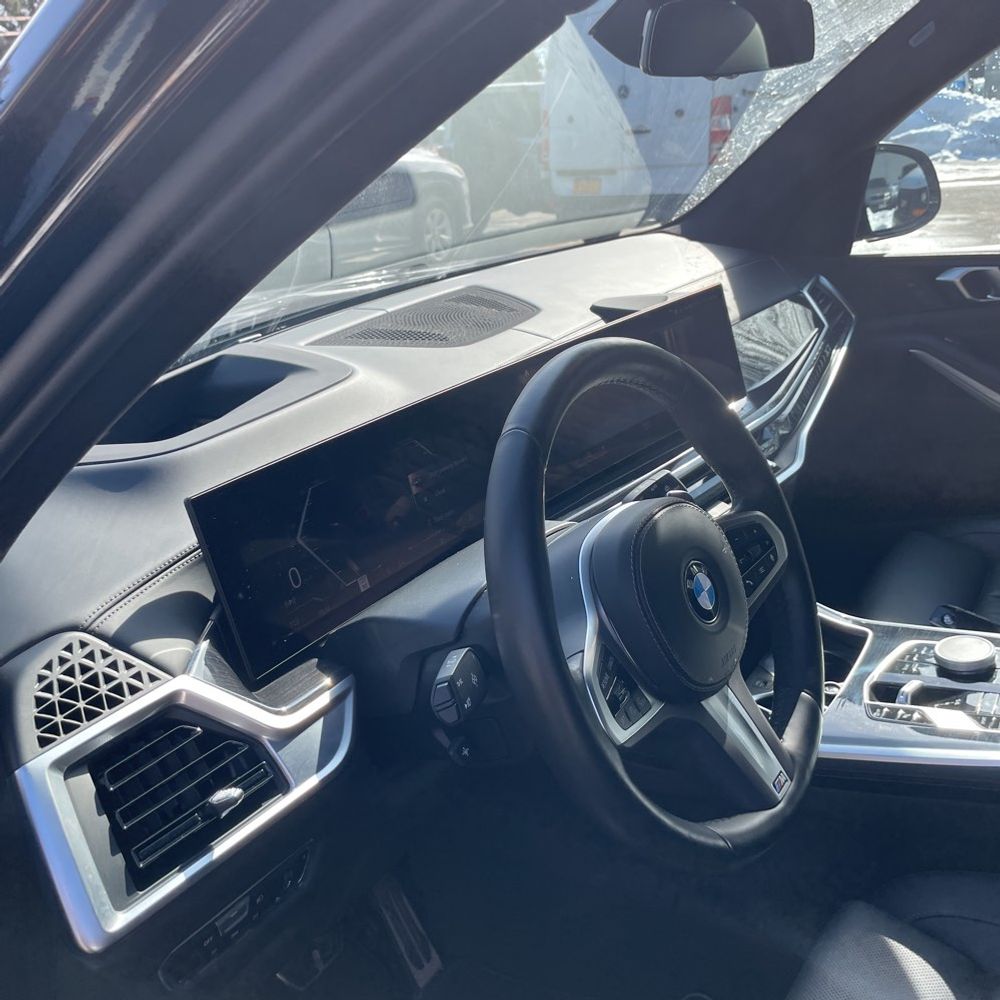 2023 BMW X7 - Image 48