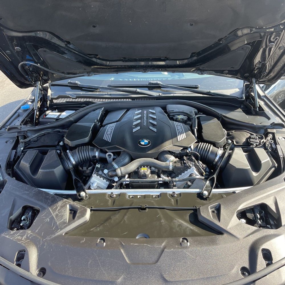 2020 BMW 8 Series - Image 14
