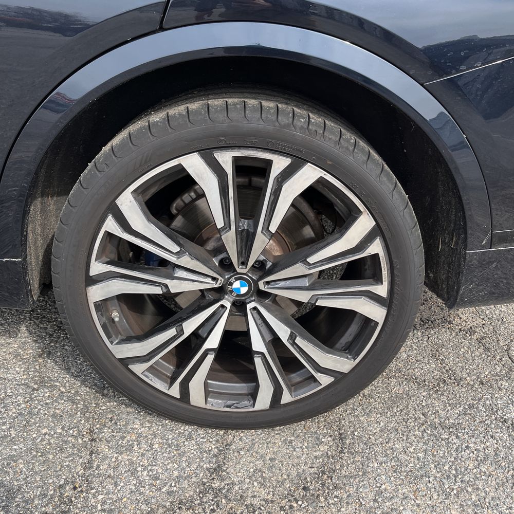 2023 BMW X7 - Image 13