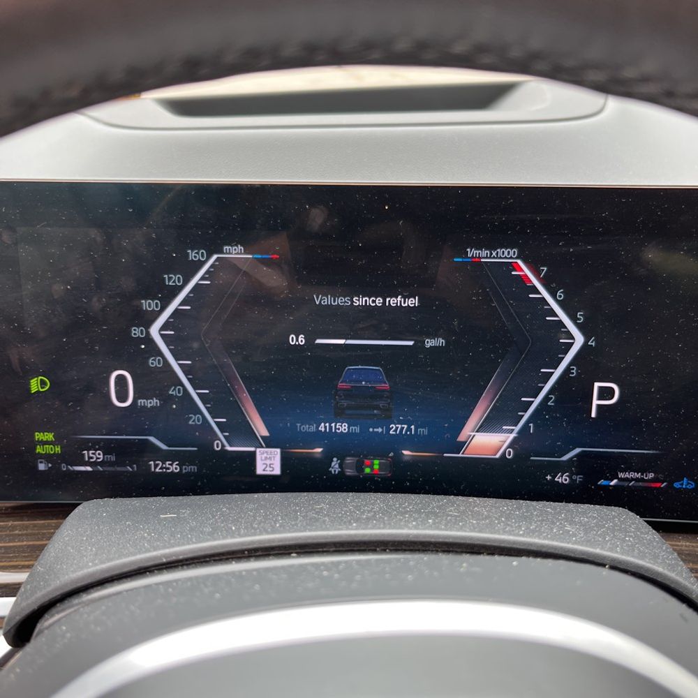 2023 BMW X7 - Image 18