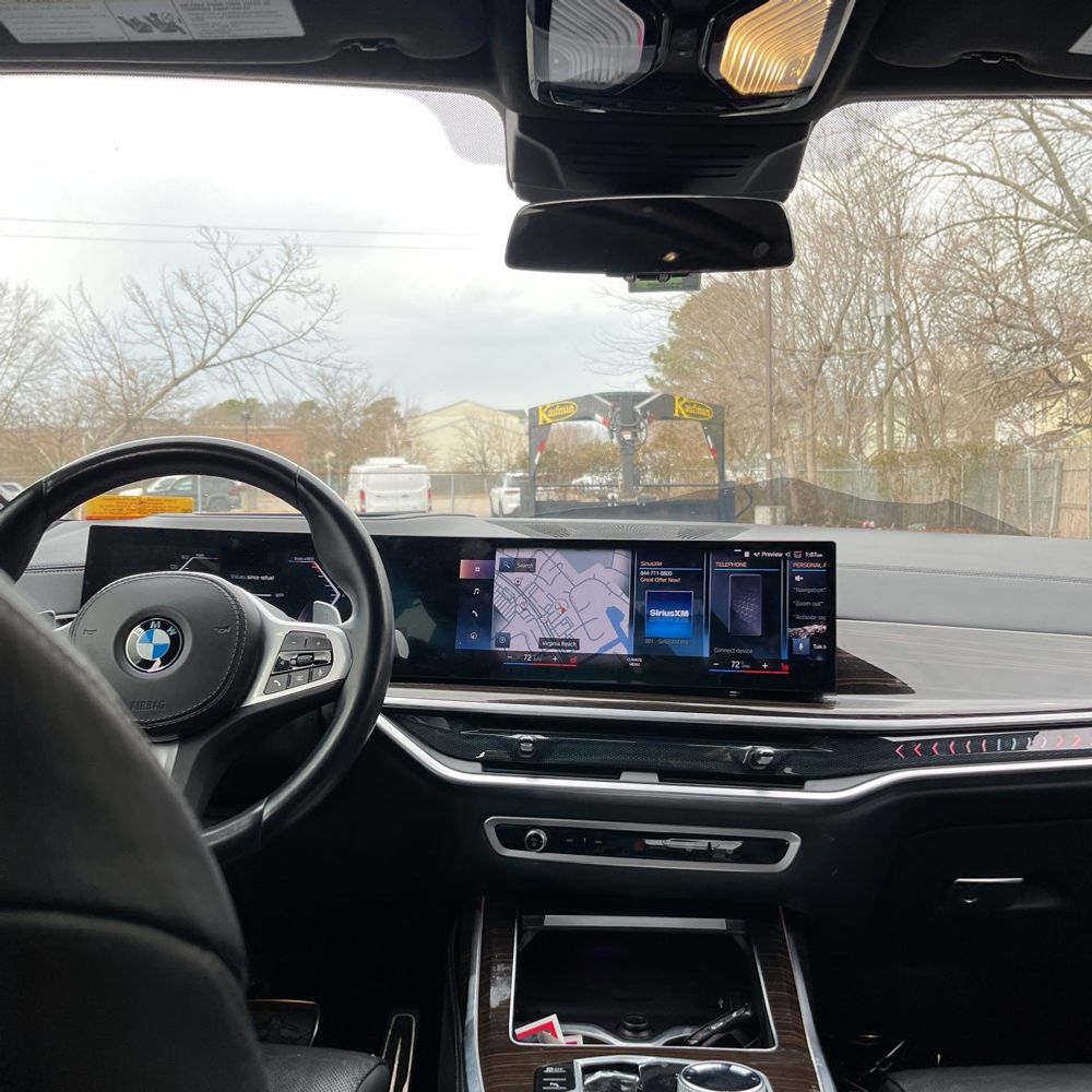 2023 BMW X7 - Image 25