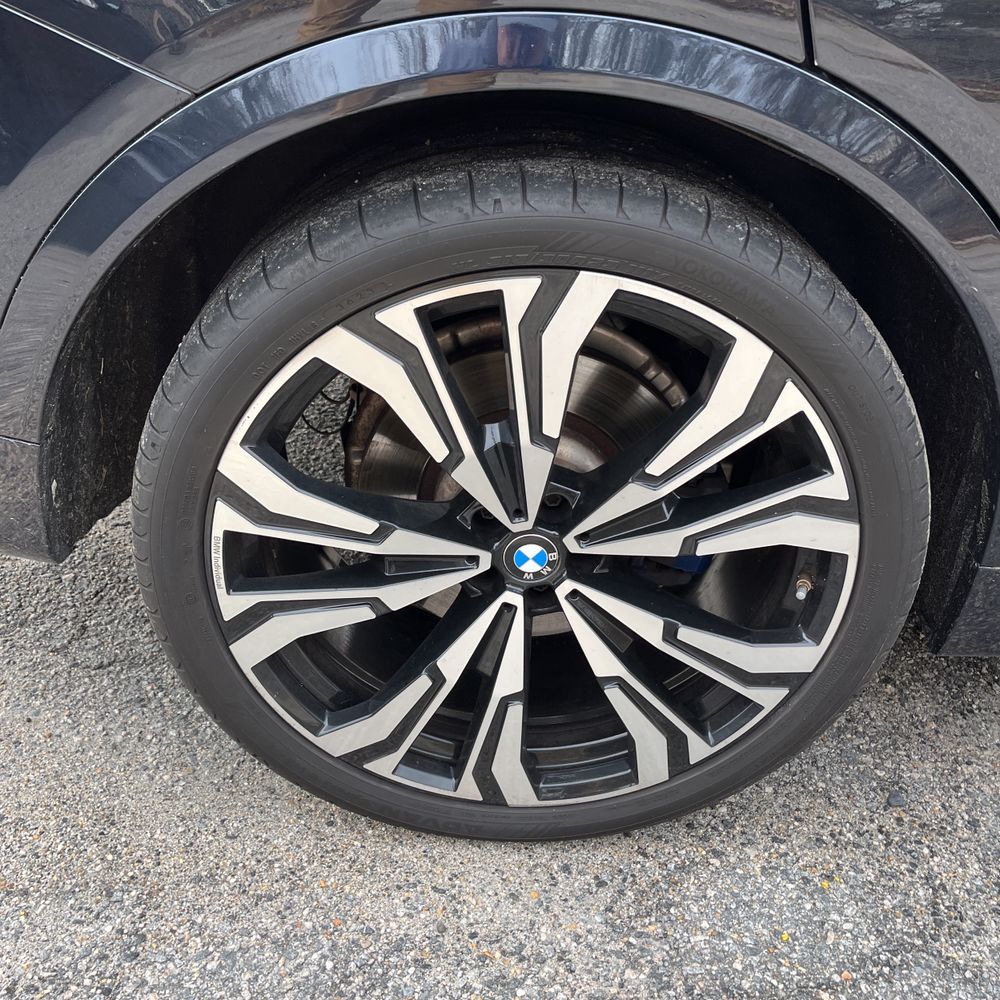 2023 BMW X7 - Image 32
