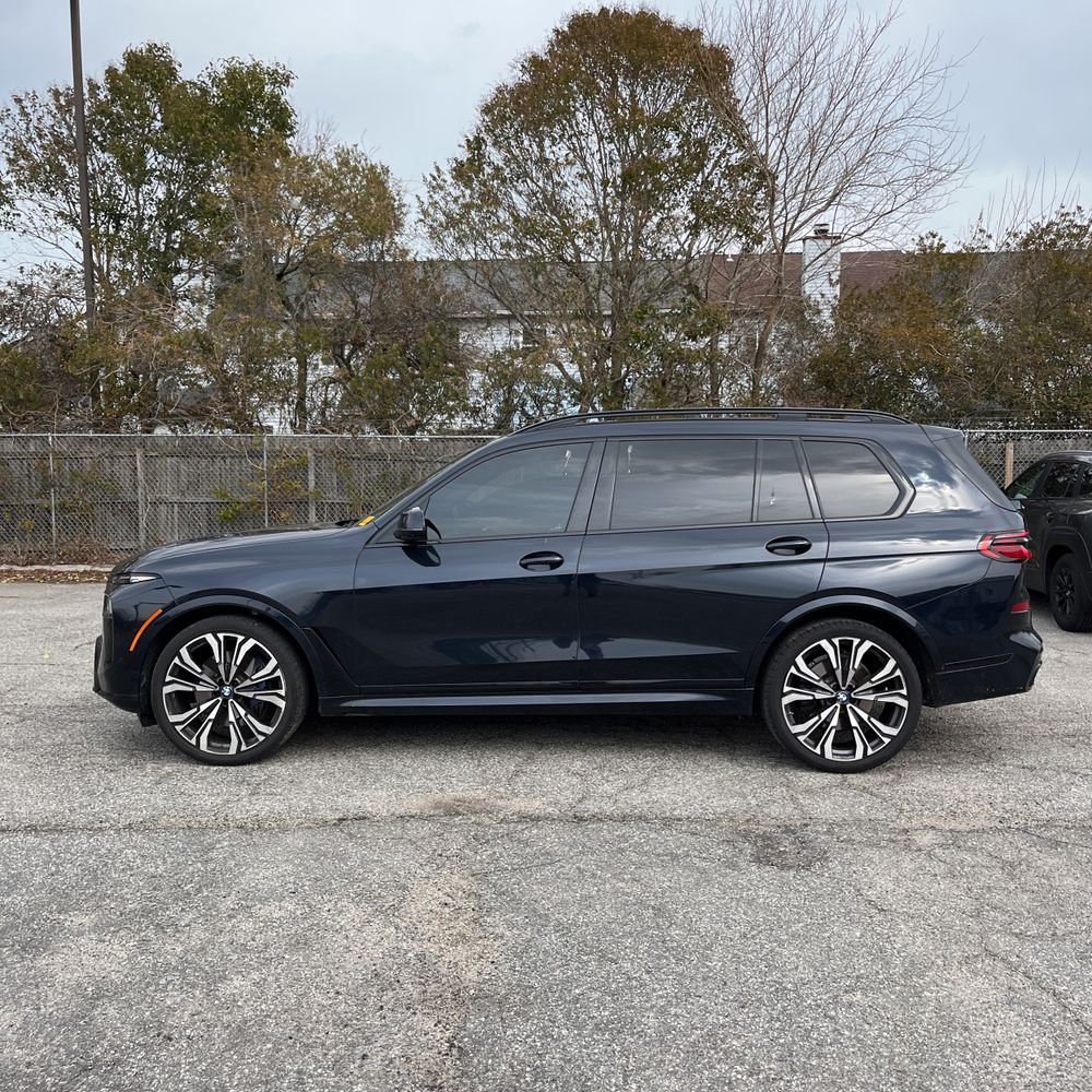 2023 BMW X7 - Image 43